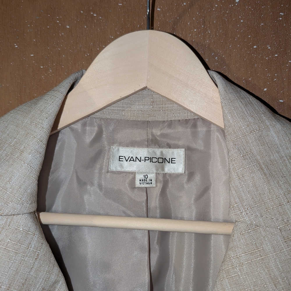 Women's Beige Blazer and Skirt Set - Picture 3 of 13
